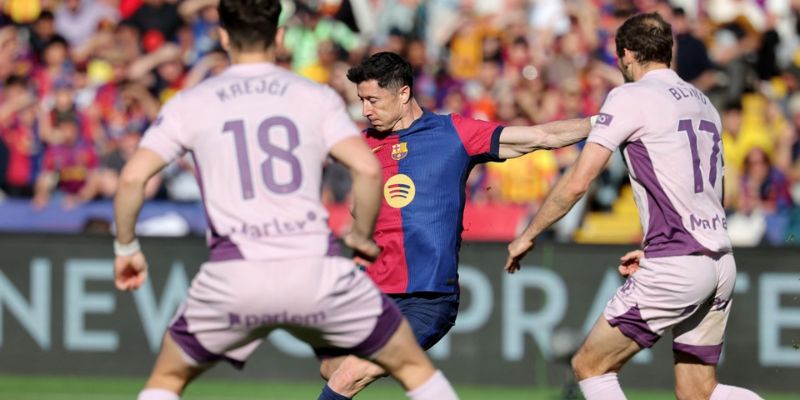 Soi kèo Barcelona vs Girona, 21h15 ngày 18/10 - La Liga 2 Barcelona vs Girona có sự chuẩn bị kỹ cho trận đấu này